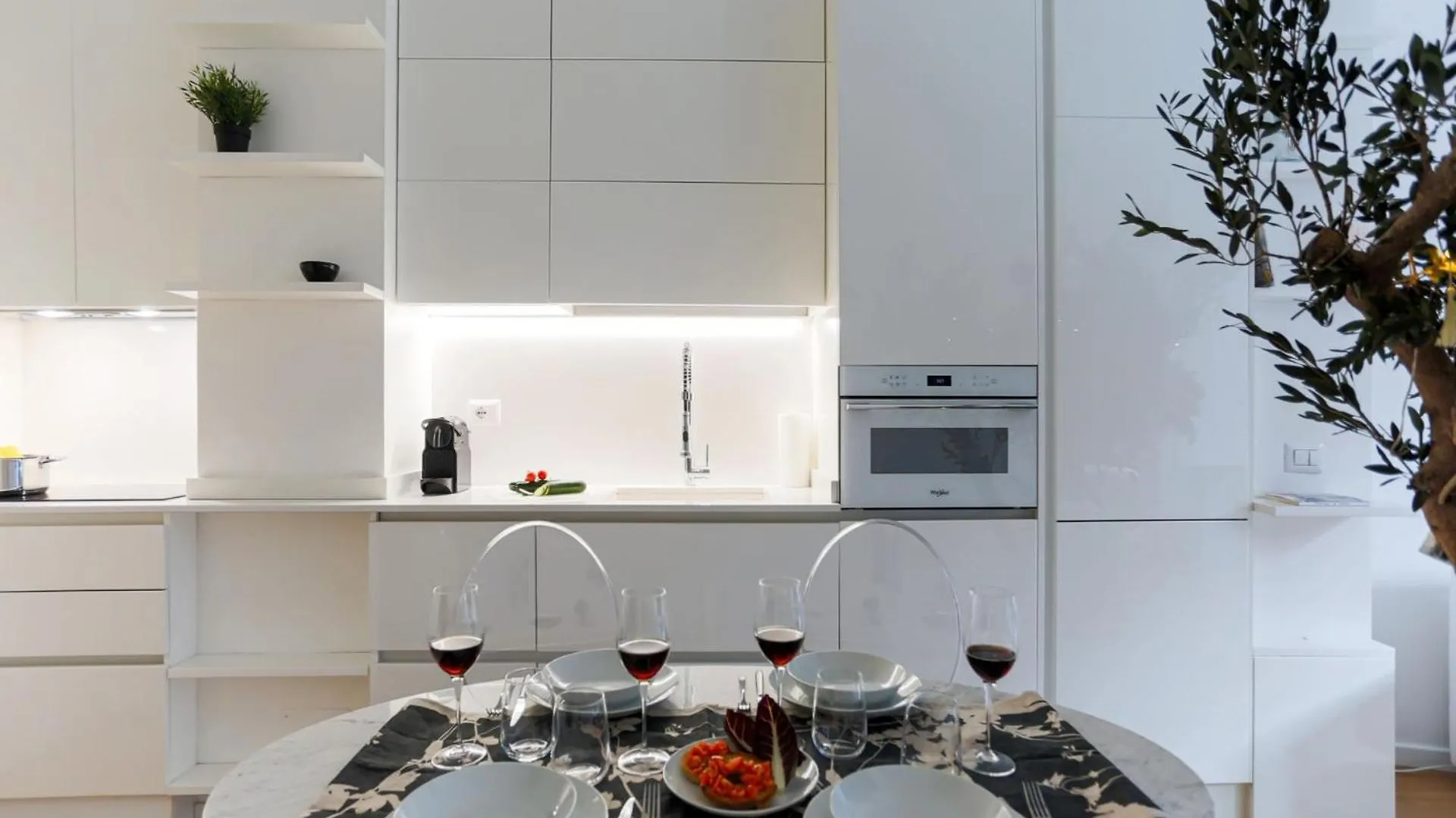 The Best Rent - One-Bedroom Apartment Near Crocetta Милан