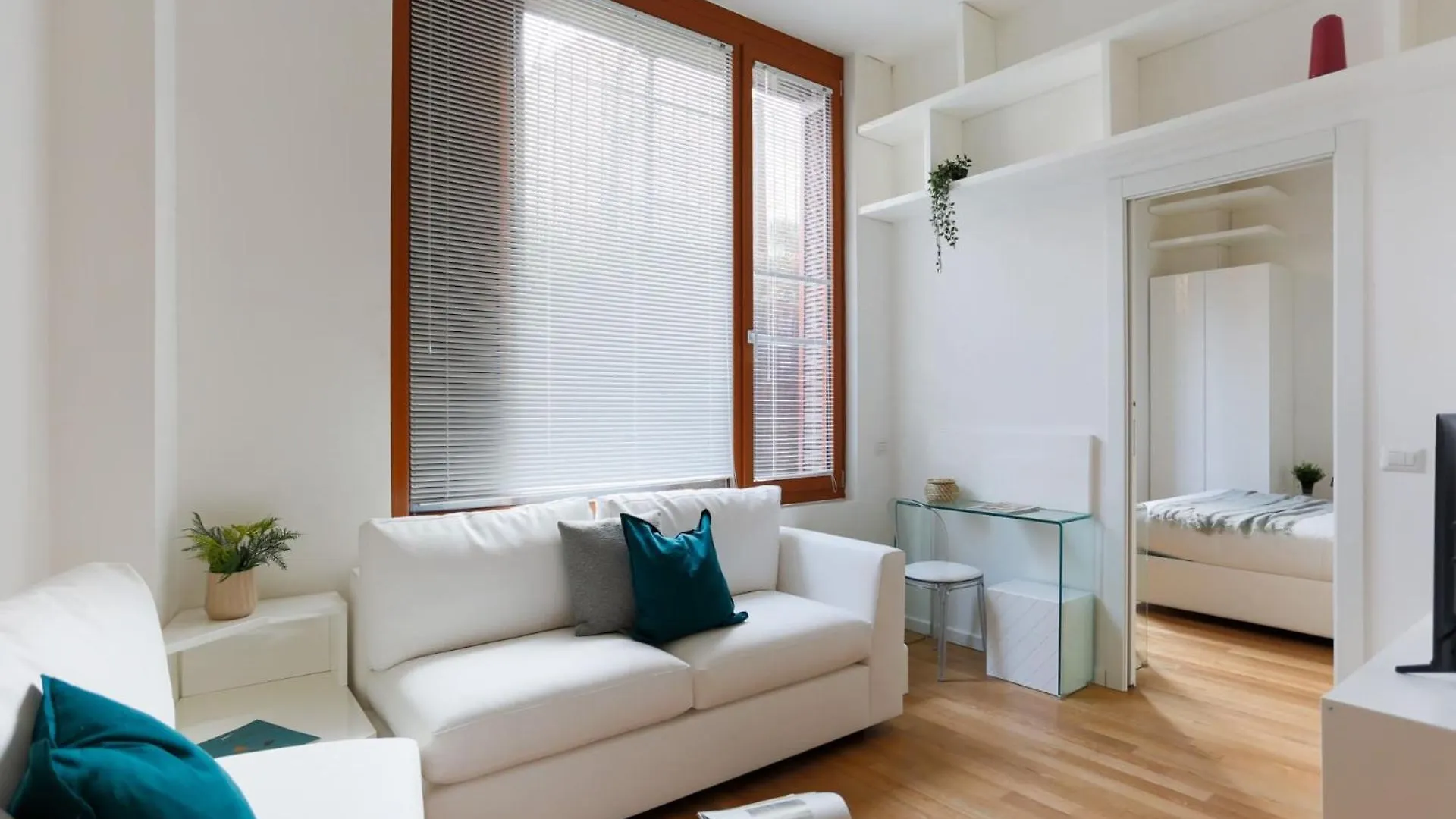 The Best Rent - One-Bedroom Apartment Near Crocetta Milano 0*,